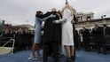 Donald Trump se po inauguračním ceremoniálu vítá se svojí rodinou