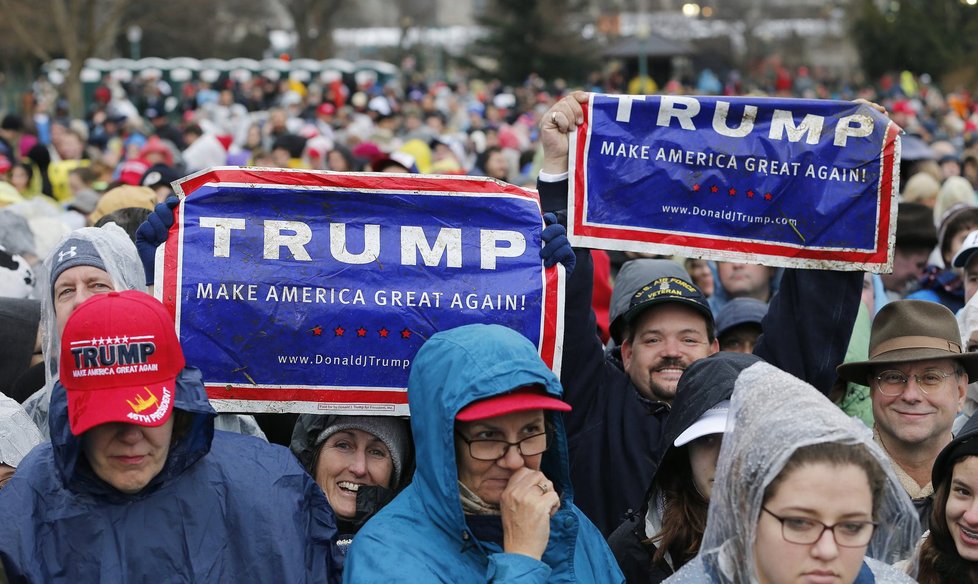 Natěšený dav čeká na inauguraci Donalda Trumpa