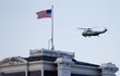 Vojenský vrtulník odlétá s Donaldem Trumpem a jeho ženou z Bíleho domu