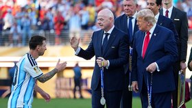Infantino s Trumpem předávali medaile finalistům MS 2026 ve fotbale (červenec 2026).