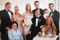 První rodina USA: Co dělá jeho 5 dětí a 3 manželky? Nejstarší syn umí česky!