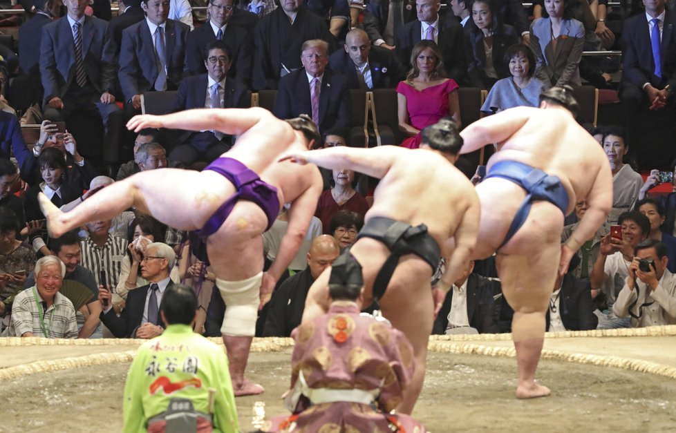 Prezidenta USA Donalda Trumpa pozvali i s manželkou v Japonsku na zápas v sumo