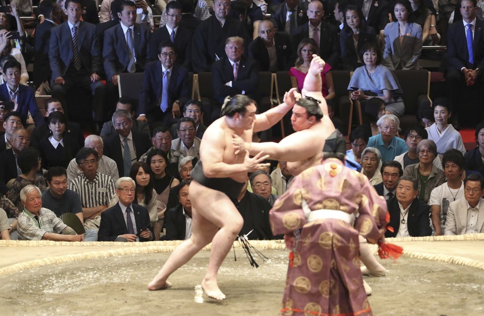 Prezidenta USA Donalda Trumpa pozvali i s manželkou v Japonsku na zápas v sumo