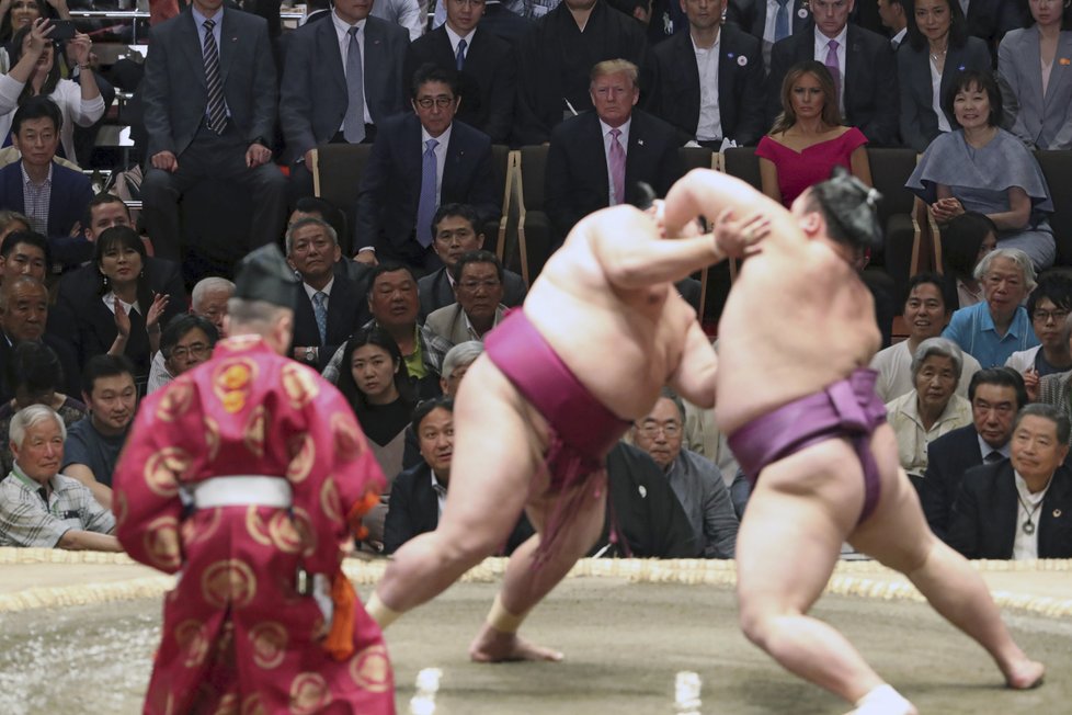 Prezidenta USA Donalda Trumpa pozvali i s manželkou v Japonsku na zápas v sumo