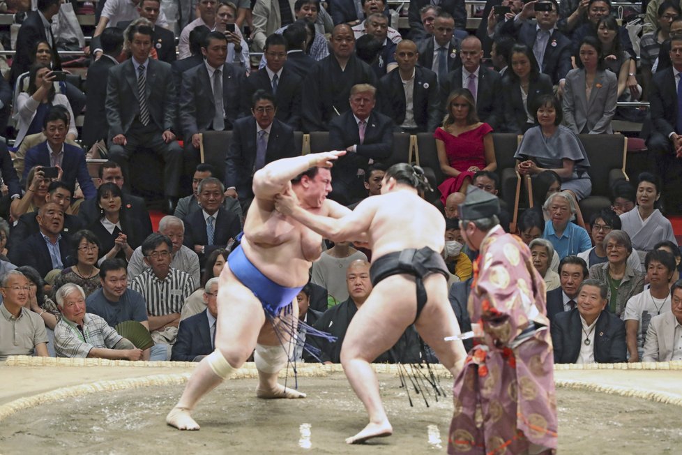 Prezidenta USA Donalda Trumpa pozvali i s manželkou v Japonsku na zápas v sumo