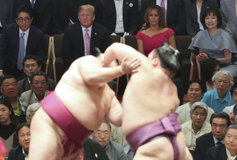 Donald Trump s manželkou Melanií v Japonsku: Na zápasu sumo