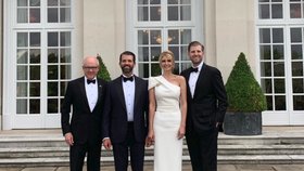 Děti amerického prezidenta Donalda Trumpa zaplavily při návštěvě Británie sociální sítě. Na snímku Donald jr., Ivanka a Eric Trumpovi.