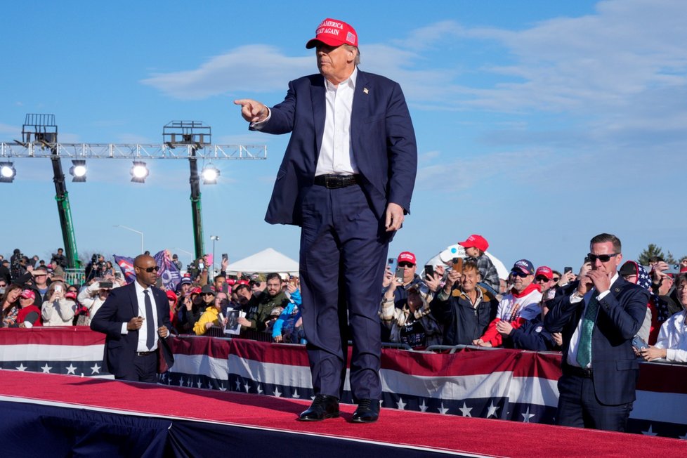 Donald Trump během předvolební kampaně ve Vandalii ve státu Ohio (16.3.2024)