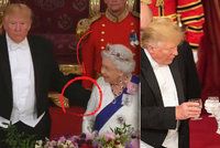Trumpův megatrapas: Královnu Alžbětu II. plácal po zádech jako kámoše v hospodě!