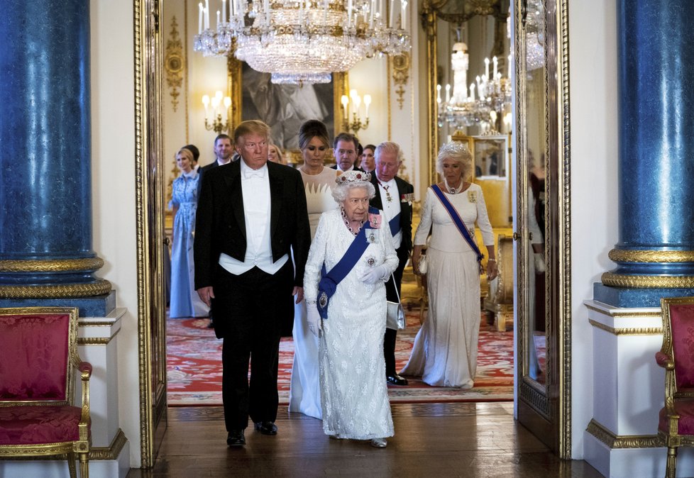Prezident Donald Trump a královna Alžběta II.