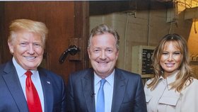 Moderátor Piers Morgan a americký prezident Donald Trump s manželkou Melanií