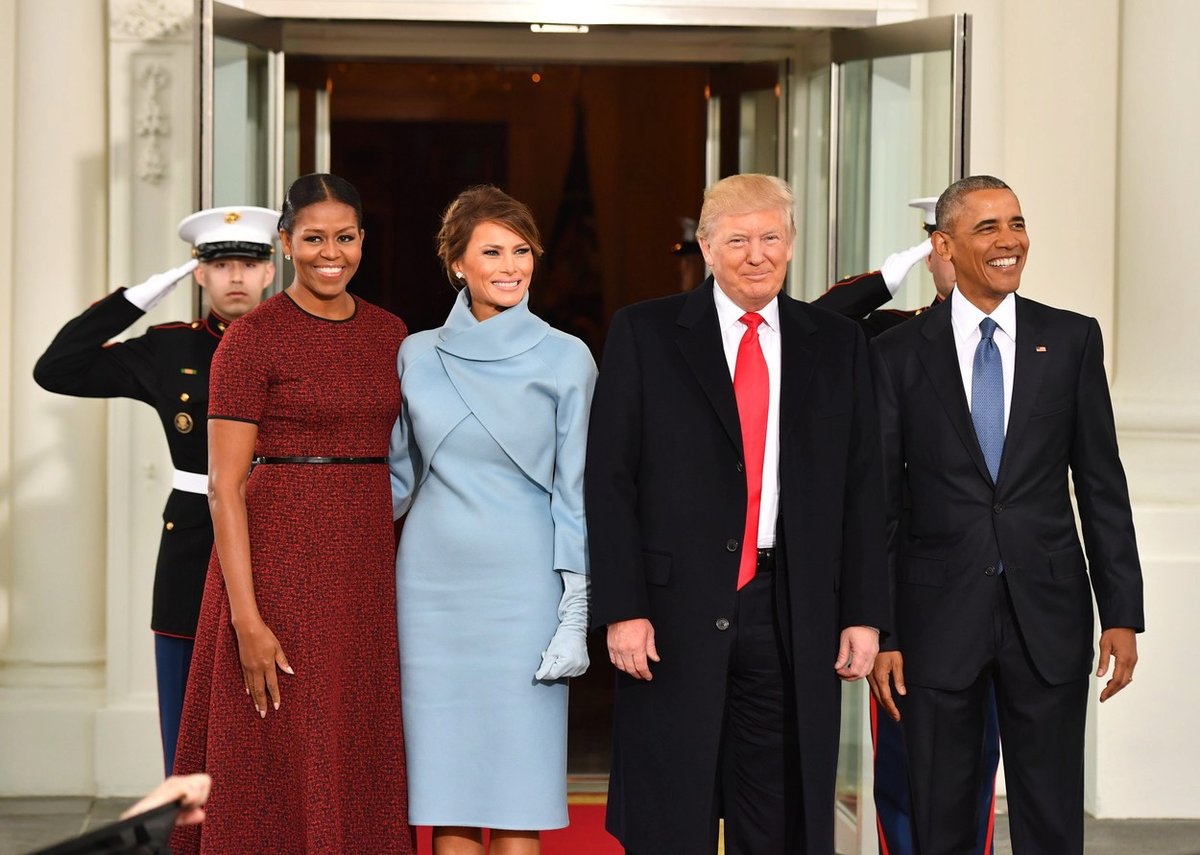 Bývalý a současný prezident USA s manželkami.