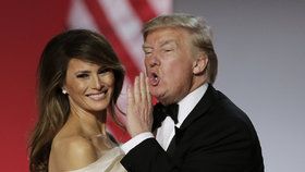 Americký prezident Donald Trump s manželkou Melanií na inauguračním bále.