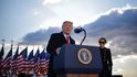Trump se spolu s manželkou Melanií a rodinou rozloučil projevem Trump se spolu s manželkou Melanií a rodinou rozloučil projevem