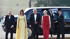 Donald Trump a Melania Trumpová na návštěvě Velké Británie. Setkali se s premiérkou Theresou Mayovou a jejím manželem Philipem 12.7. 2018