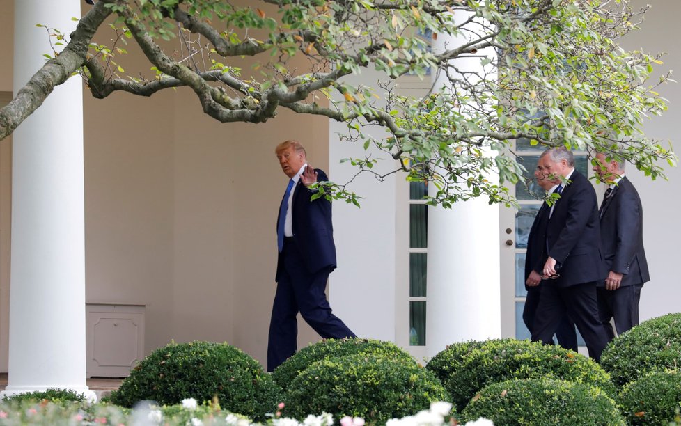 Americký prezident Donald Trump s manželkou Melanií ucitili památku zesnulé liberální soudkyně Nejvyššího soudu Ruth Baderové Ginsburgové,