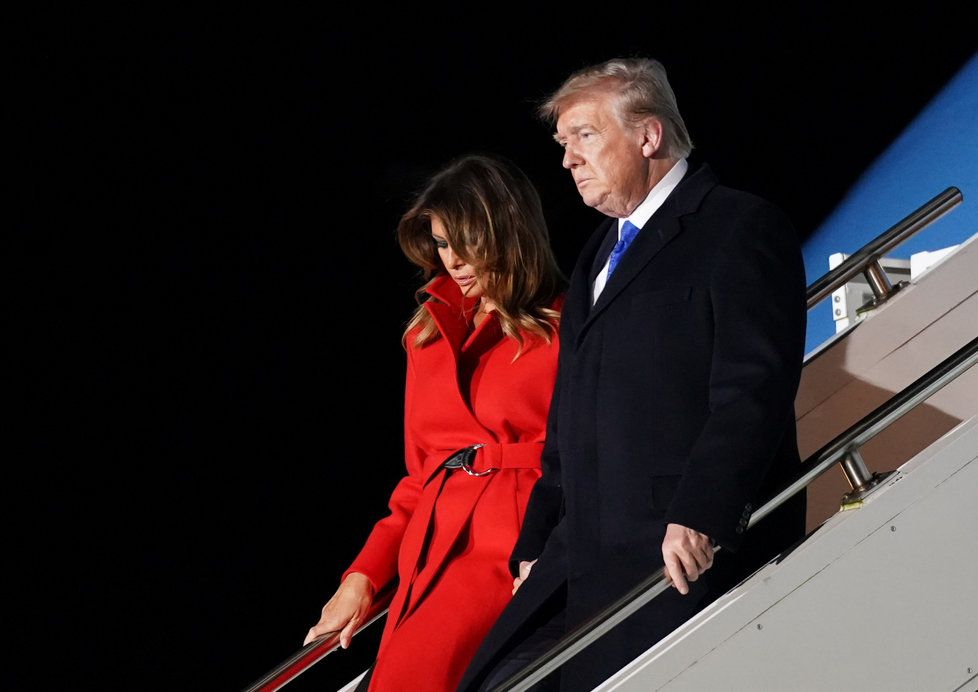 Přílet prezidenta USA Donalda Trumpa na summit NATO do Londýna. Doprovodila ho manželka Melania (2.12.2019).