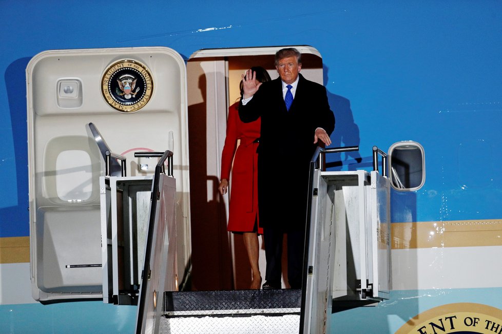 Přílet prezidenta USA Donalda Trumpa na summit NATO do Londýna. Doprovodila ho manželka Melania (2.12.2019)