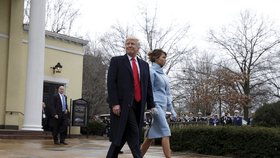 Donald Trump se svojí manželkou Melanií na cestě do Bílého domu