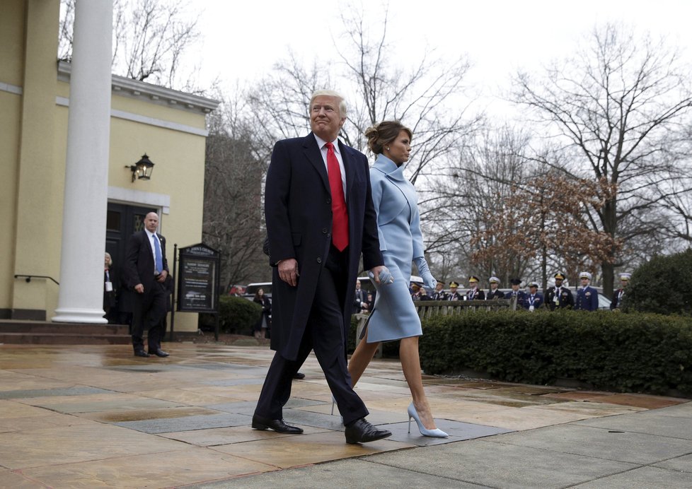Donald Trump se svojí manželkou Melanií na cestě do Bílého domu