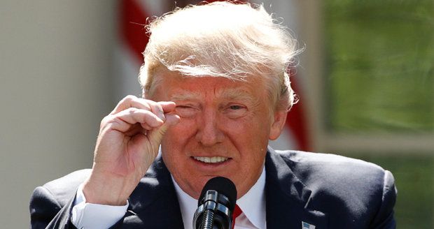 Trump kácí dohodu o klimatu: Oteplování se už dřív vysmíval, použil i vulgarismy