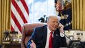 Budoucí americký prezident Donald Trump vytočil z Floridy Strakovu akademii. S premiérem Petrem Fialou (ODS) hovořil skoro čtvrt hodiny. Budoucí americký prezident Donald Trump vytočil z Floridy Strakovu akademii. S premiérem Petrem Fialou (ODS) hovořil skoro čtvrt hodiny.