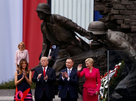 Pro Donalda s láskou! Poláci vítali Trumpa oslavnou písní, ten „šil“ do Putina