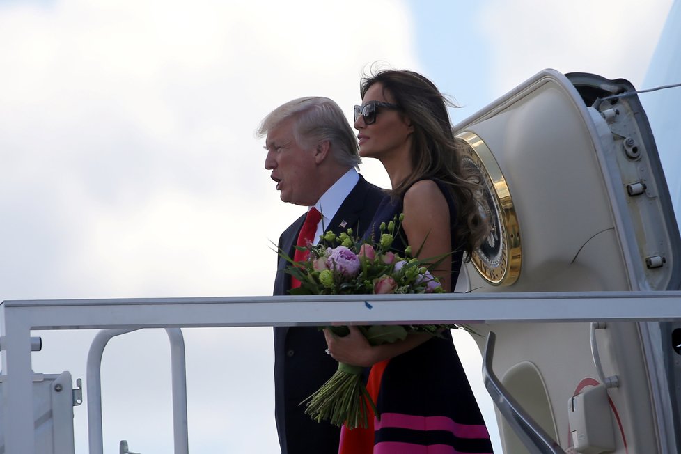 Pro Donalda s láskou! Poláci vítali Trumpa oslavnou písní, ten „šil“ do Putina