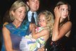 Donald Trump s druhou manželkou Marlou  Maples a dcerami Ivankou a Tiffany