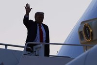 Rok od zvolení Trumpa prezidentem USA: Stihl „rande“ s Putinem i hádky se Zelenským. A co Melania?