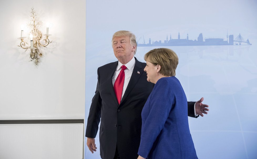 Americký prezident Donald Trump jednal v Hamburku před startem summitu G20 s německou kancléřkou Angelou Merkelovou.