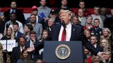 Trump jde dělat Ameriku „znovu skvělou“: Škrty i víc peněz na deportace
