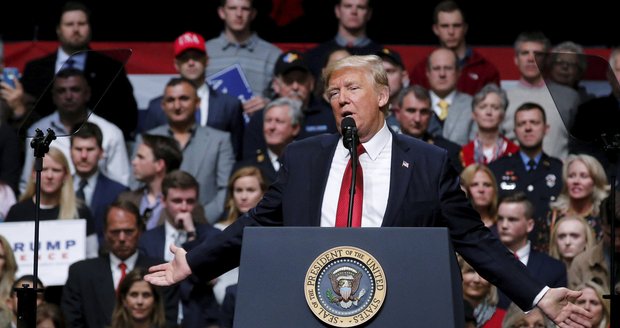 Trump jde dělat Ameriku „znovu skvělou“: Škrty i víc peněz na deportace