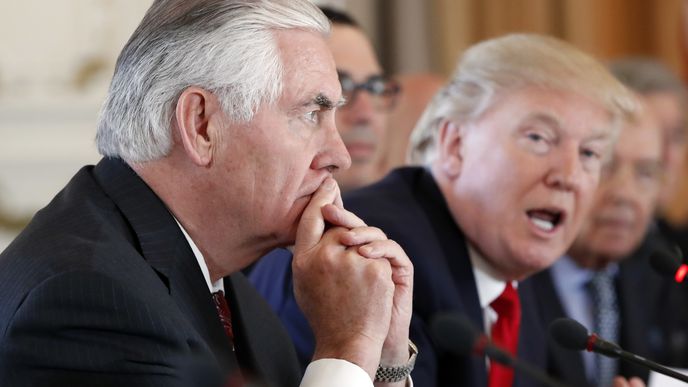 Šéf americké diplomacie Rex Tillerson a prezident USA Donald Trump