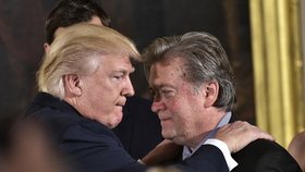 Steve Bannon a Donald Trump.