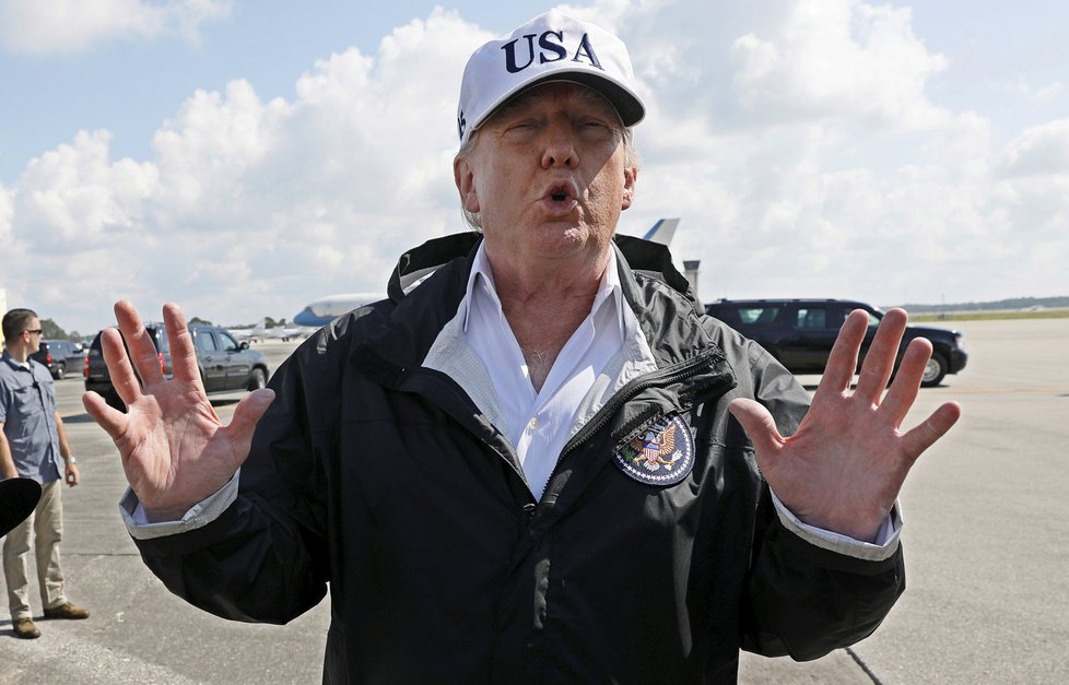Donald Trump s Melanií navštívil Floridu postiženou hurikánem Irma.