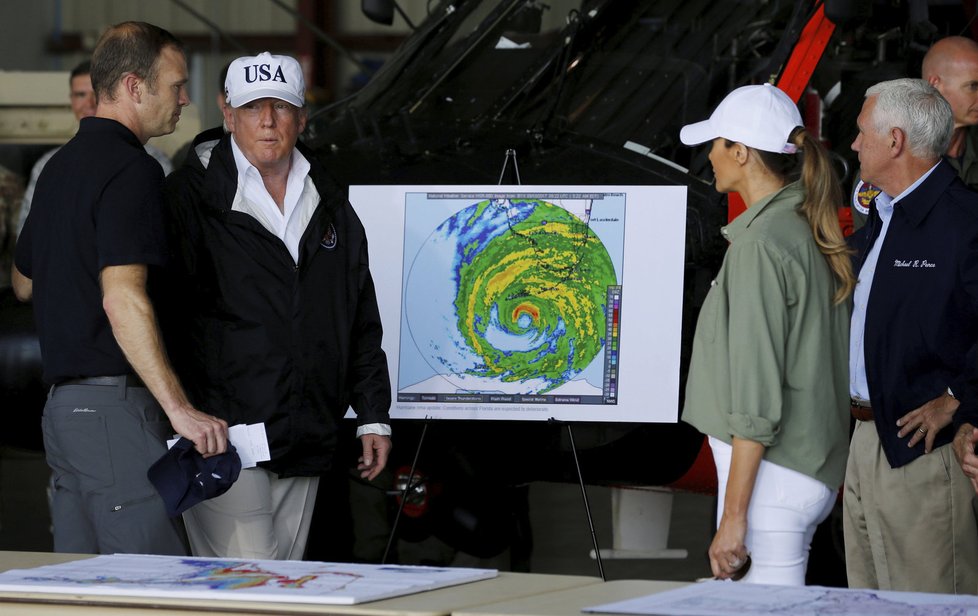 Donald Trump s Melanií navštívil Floridu postiženou hurikánem Irma.