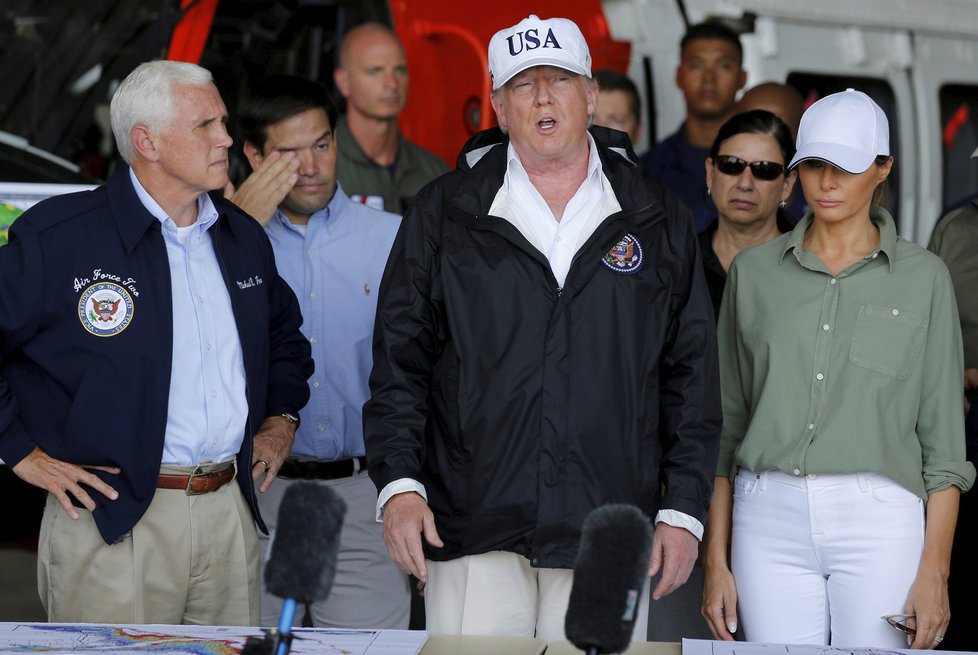 Donald Trump s Melanií navštívil Floridu postiženou hurikánem Irma.