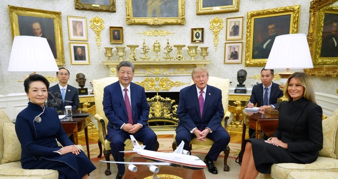 Trumpovi přivítali v Bílém domě Si Ťin-pchinga a jeho manželku (24.9.2026)
