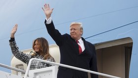 Donald Trump s manželkou Melanií před odletem na přehlídku do Paříže