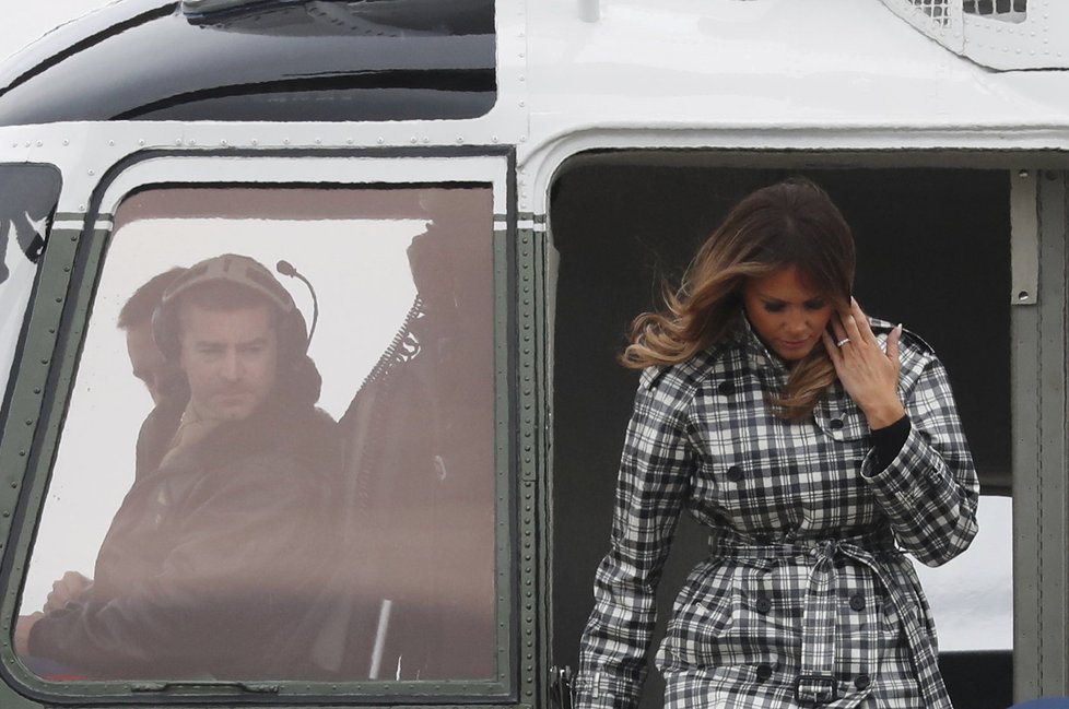 Donald Trump s manželkou Melanií před odletem na přehlídku do Paříže