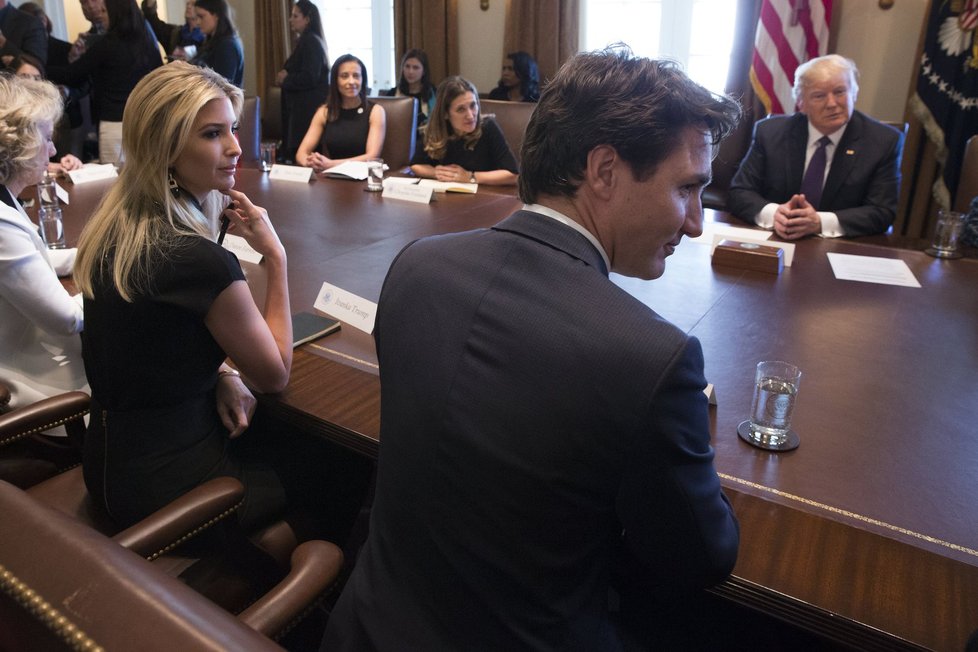 Trumpovo jednání s kanadským premiérem Trudeauem: Hned vedle něj usedla prezidentova dcera Ivanka Trumpová.