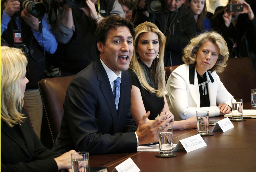 Trumpovo jednání s kanadským premiérem Trudeauem: Hned vedle něj usedla prezidentova dcera Ivanka Trumpová.