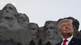 Prezident USA Donald Trump promluvil k Američanům pod známým památníkem Mount Rushmore