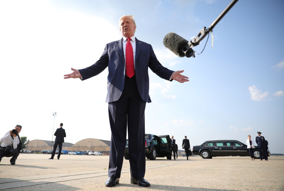 Prezident USA Donald Trump promluvil k Američanům pod známým památníkem Mount Rushmore