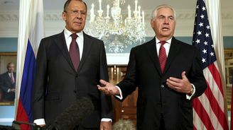 Tillerson a Lavrov spolu mluvili o řešení krize v Sýrii i na Ukrajině