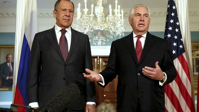Ministři zahraničí Ruska a USA Sergej Lavrov a Rex Tillerson