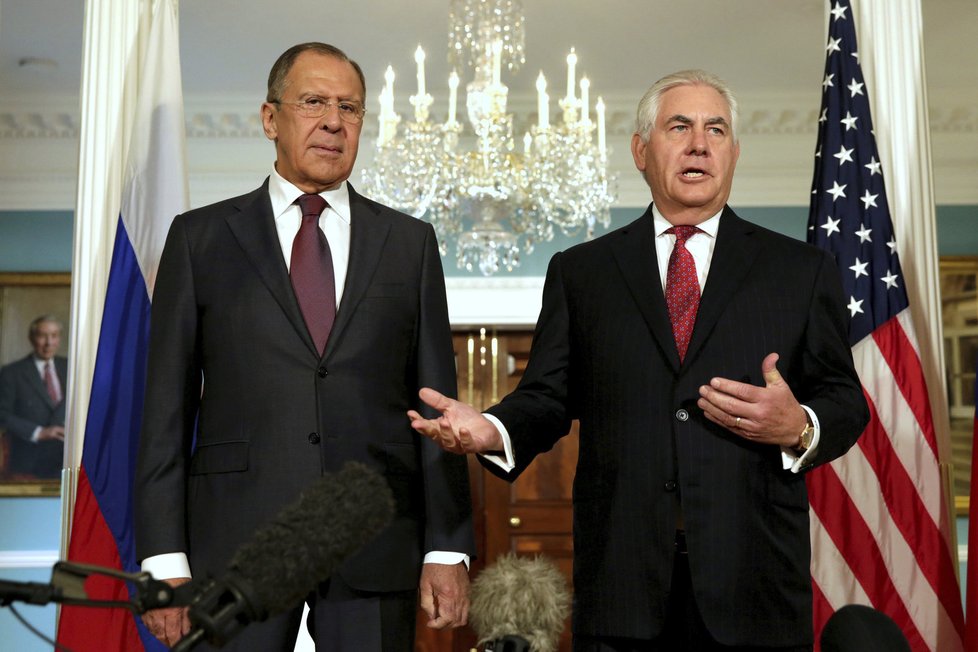 Ministři zahraničí Ruska a USA Sergej Lavrov a Rex Tillerson