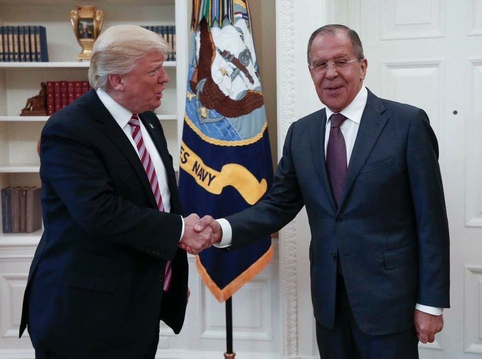 Americký prezident Donald Trump přivítal v Bílém domě ruského ministra zahraničí Sergeje Lavrova.