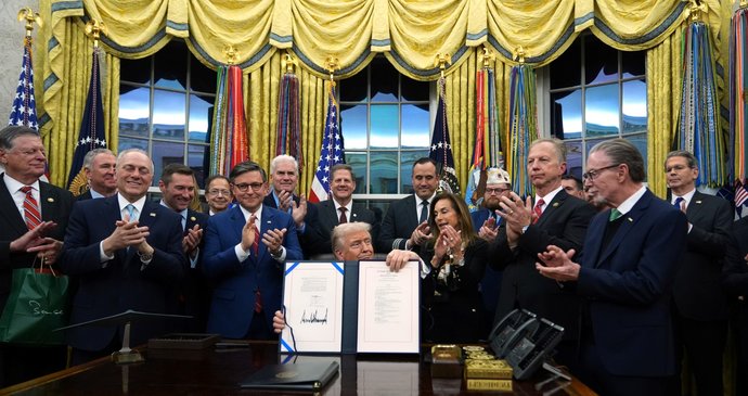 Trump podepsal konec shutdownu (12.11.2025)